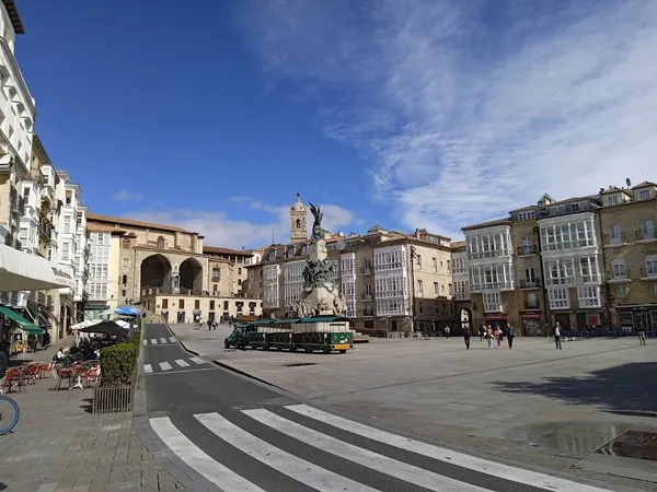 Virgen Blanca Plaza