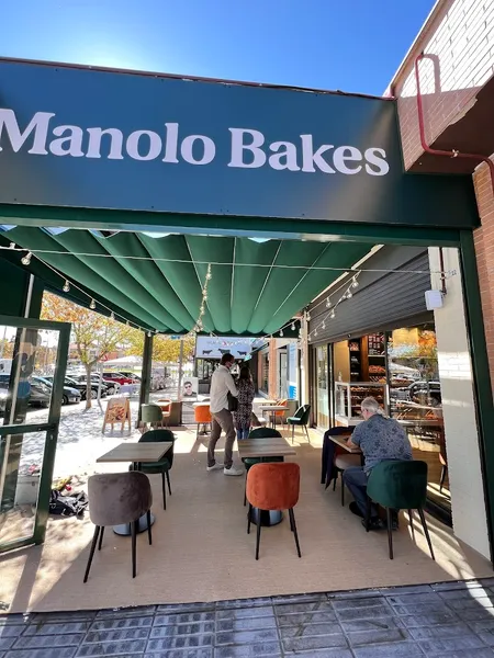 Manolo Bakes