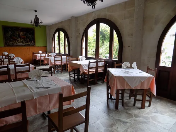 Restaurante y Alojamientos La Ceña
