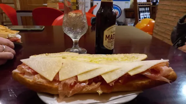 Jamonería-cafetería Jesús Marín